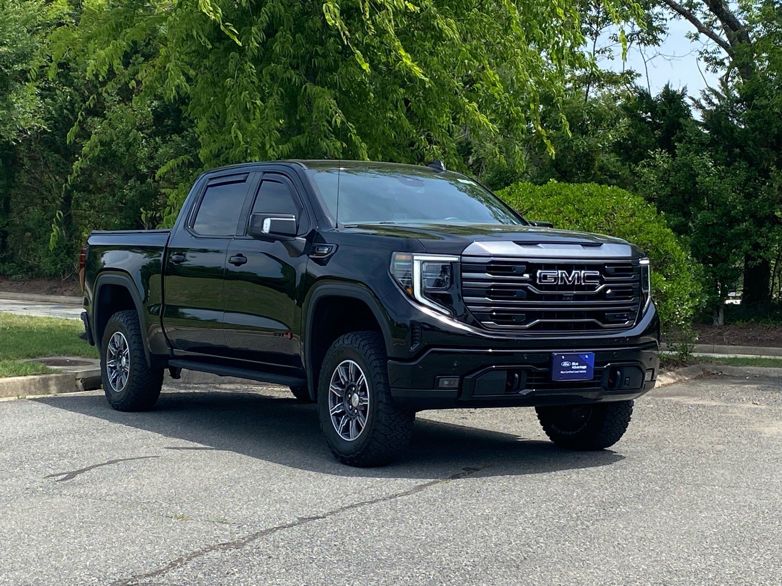 Used 2024 GMC Sierra 1500 AT4 w/ AT4 Premium Package AWD/4WD image 2