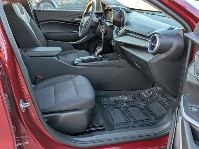 Used 2025 Chevrolet Trax LS FWD image 25