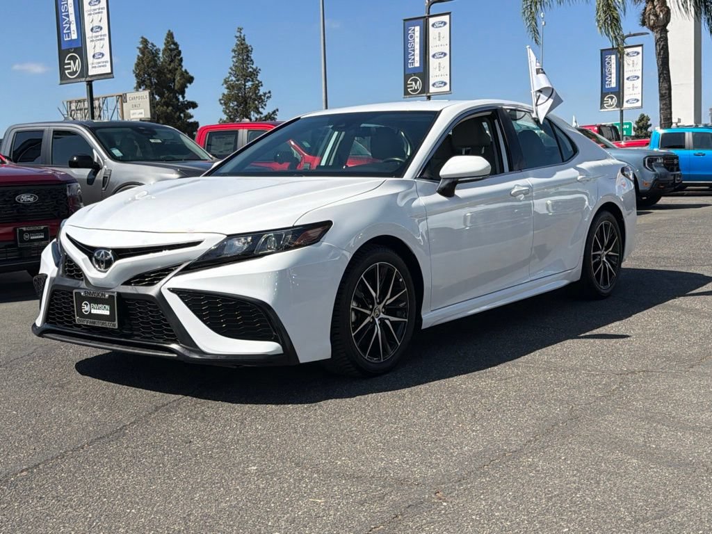 Used 2024 Toyota Camry SE AWD/4WD image 6