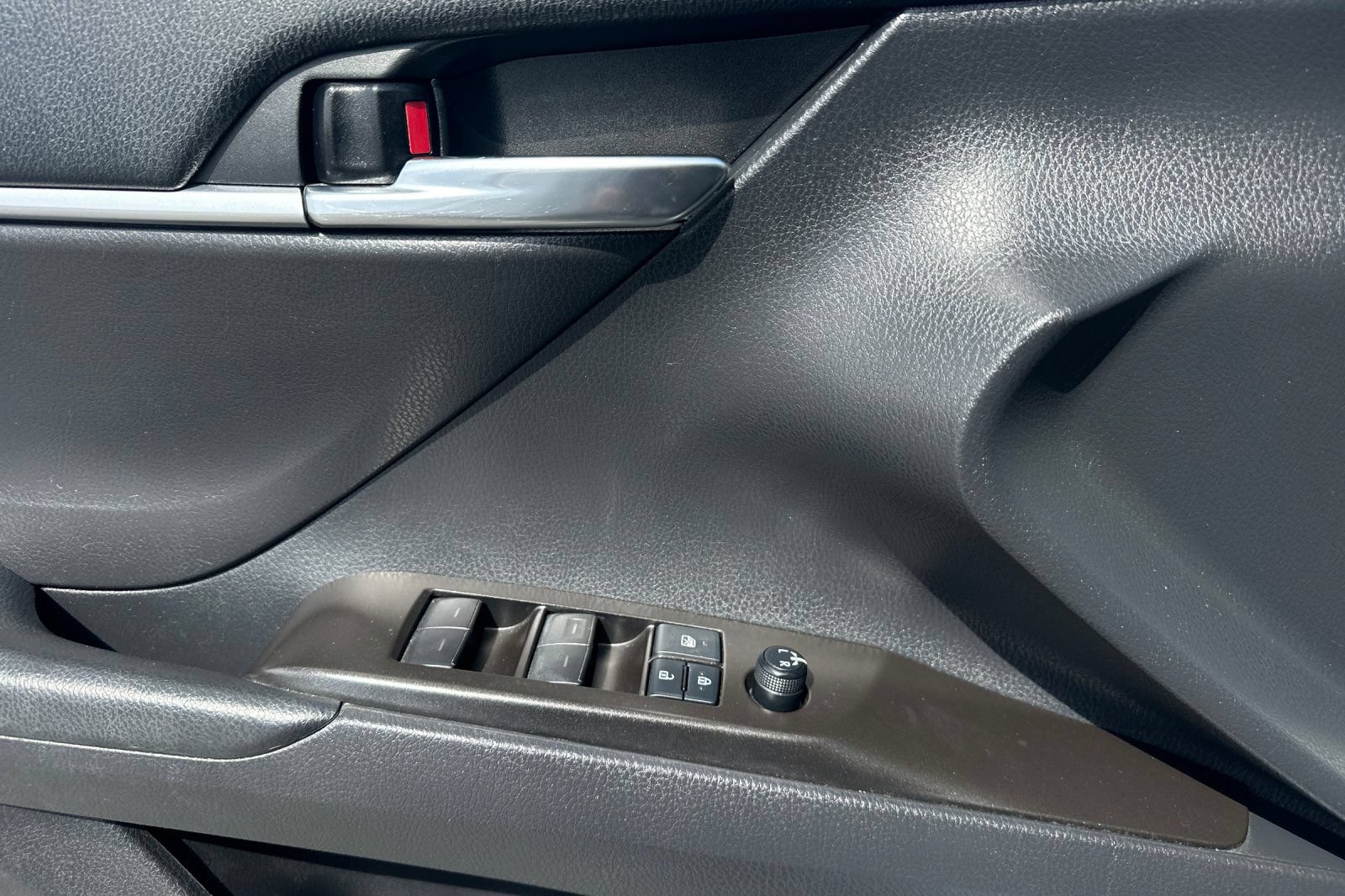 Used 2021 Toyota Camry SE w/ Carpet Mat Package (TMS) FWD image 10