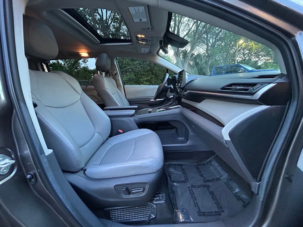 Used 2024 Toyota Sienna XLE image 24