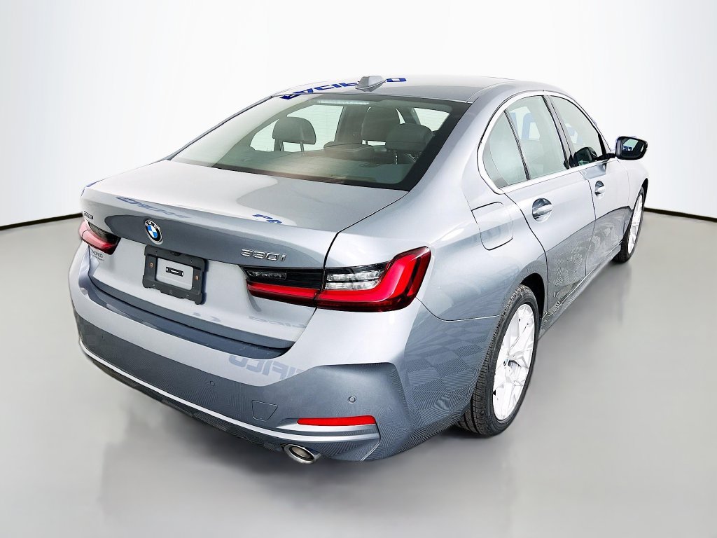 Used 2025 BMW 330i xDrive Sedan AWD/4WD image 9