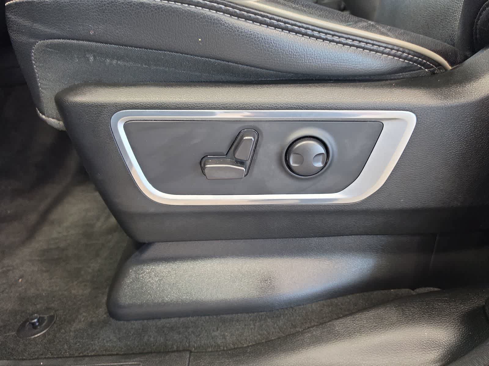 Used 2023 RAM 1500 Laramie AWD/4WD image 14
