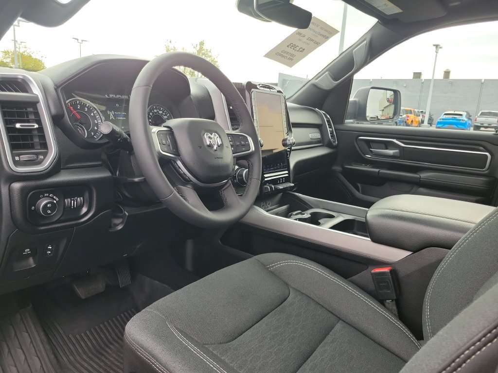 Used 2025 RAM 1500 Big Horn AWD/4WD image 23