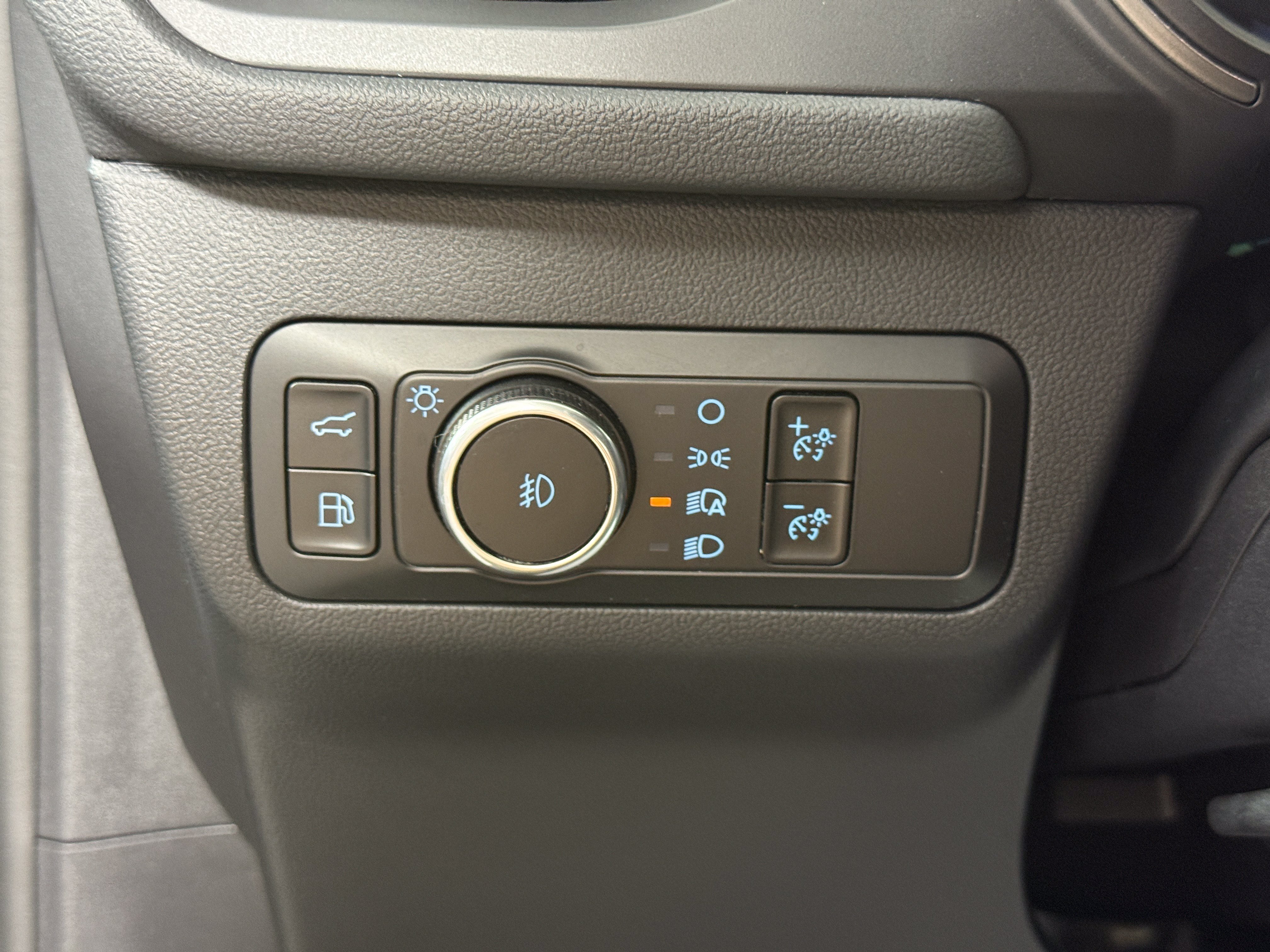 Certified 2025 Ford Escape SE FWD image 22