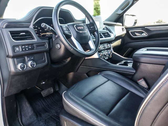 Used 2023 GMC Yukon SLT w/ SLT Luxury Package image 9