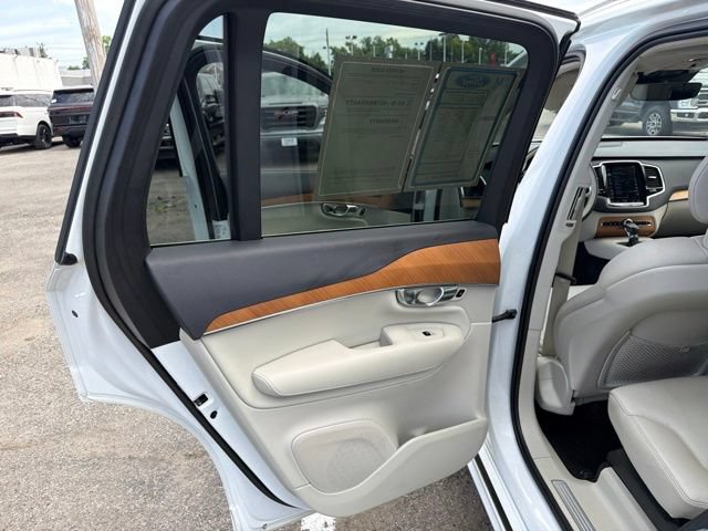 Used 2022 Volvo XC90 T6 Momentum AWD/4WD image 16