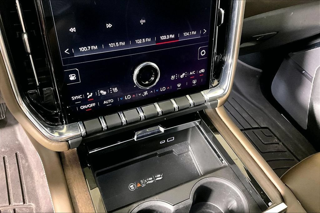 Used 2025 GMC Yukon Denali Ultimate AWD/4WD image 26