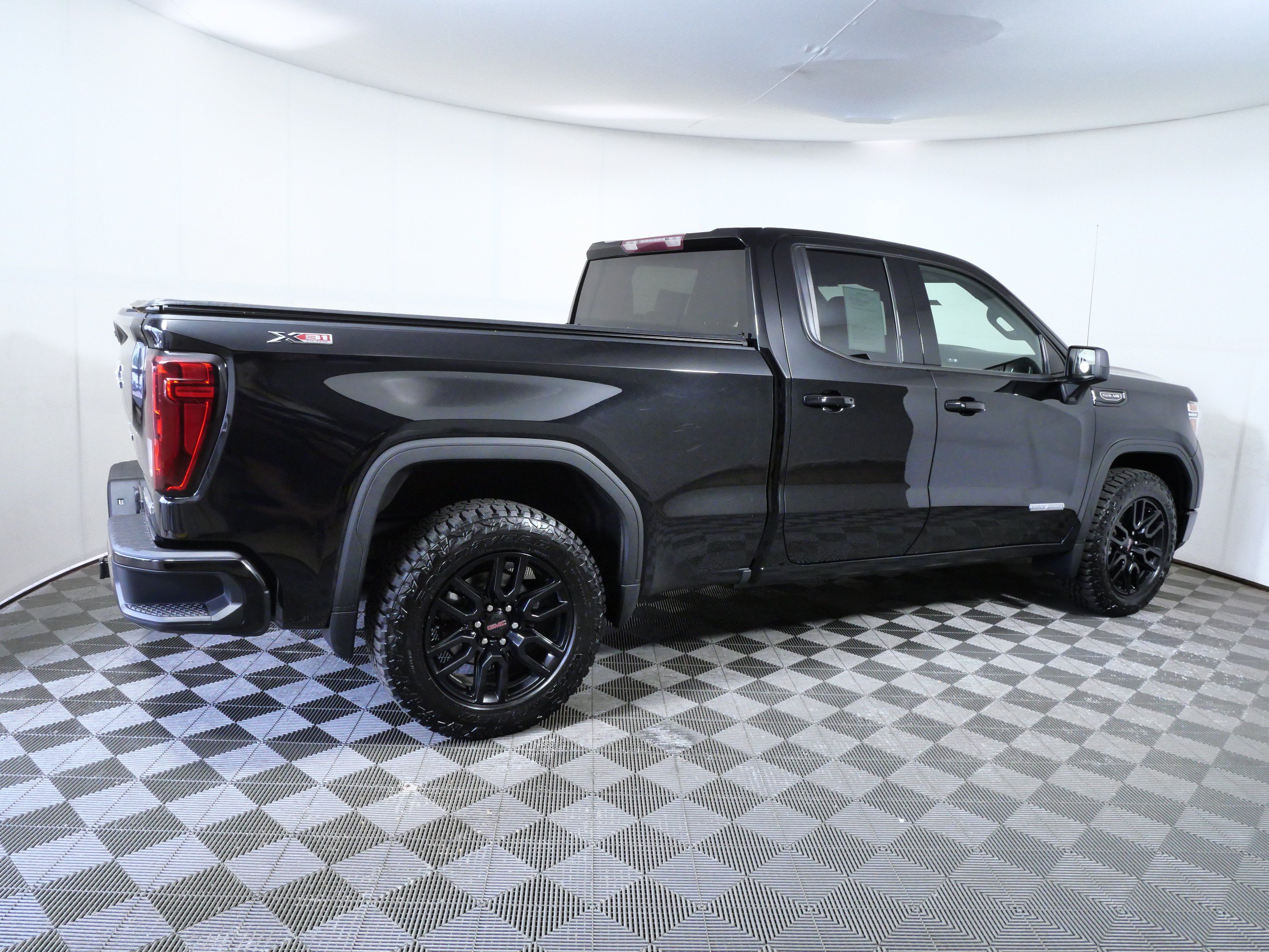 Used 2021 GMC Sierra 1500 Elevation w/ X31 Off-Road Package AWD/4WD image 8