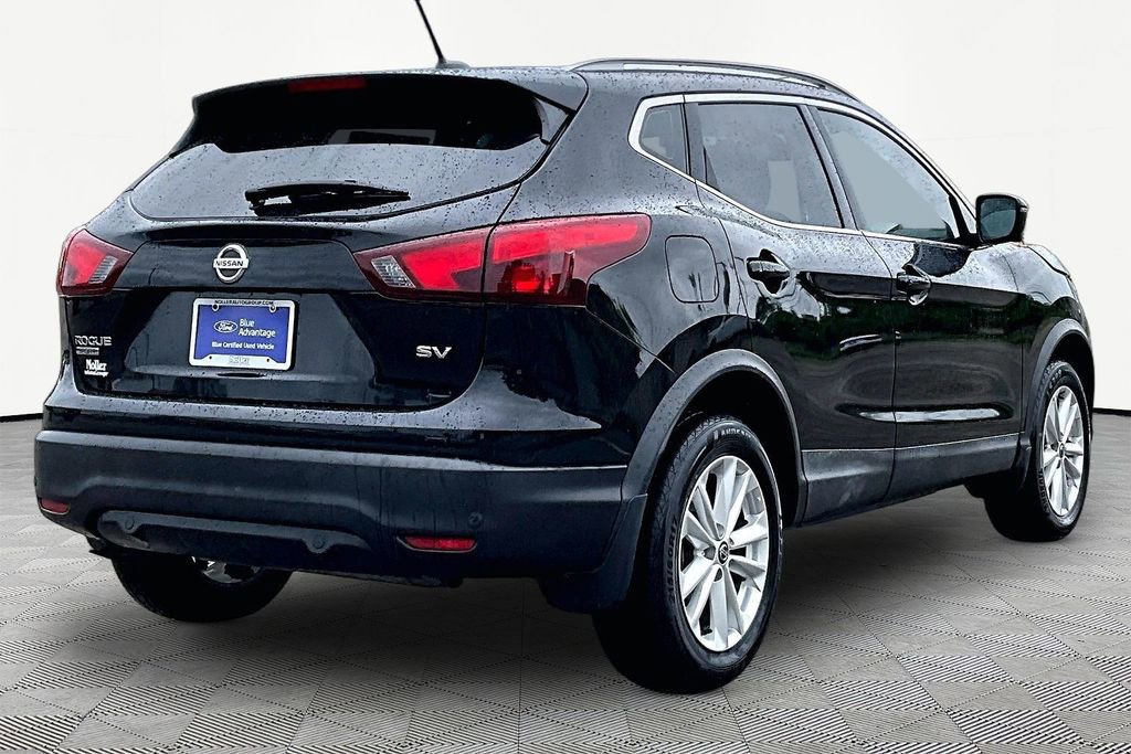 Used 2019 Nissan Rogue Sport SV w/ Technology Package FWD image 2