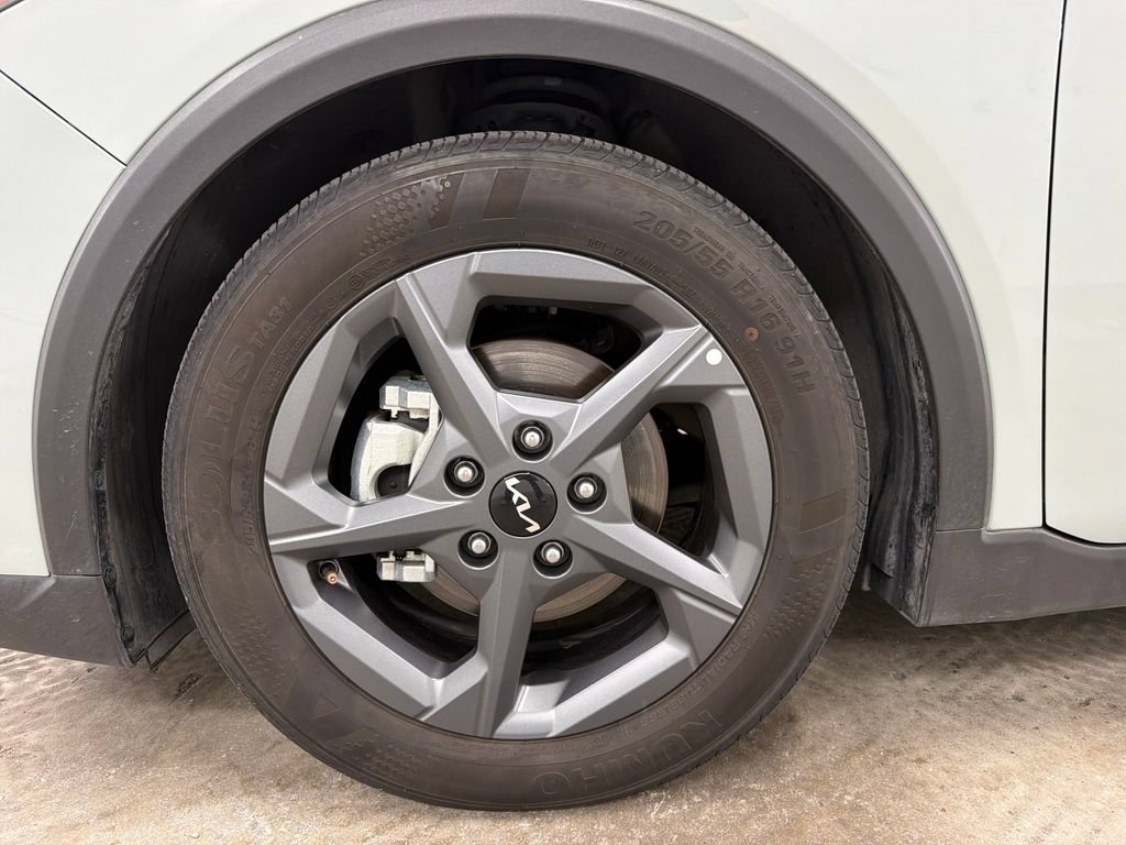 Used 2025 Kia K4 FWD image 14
