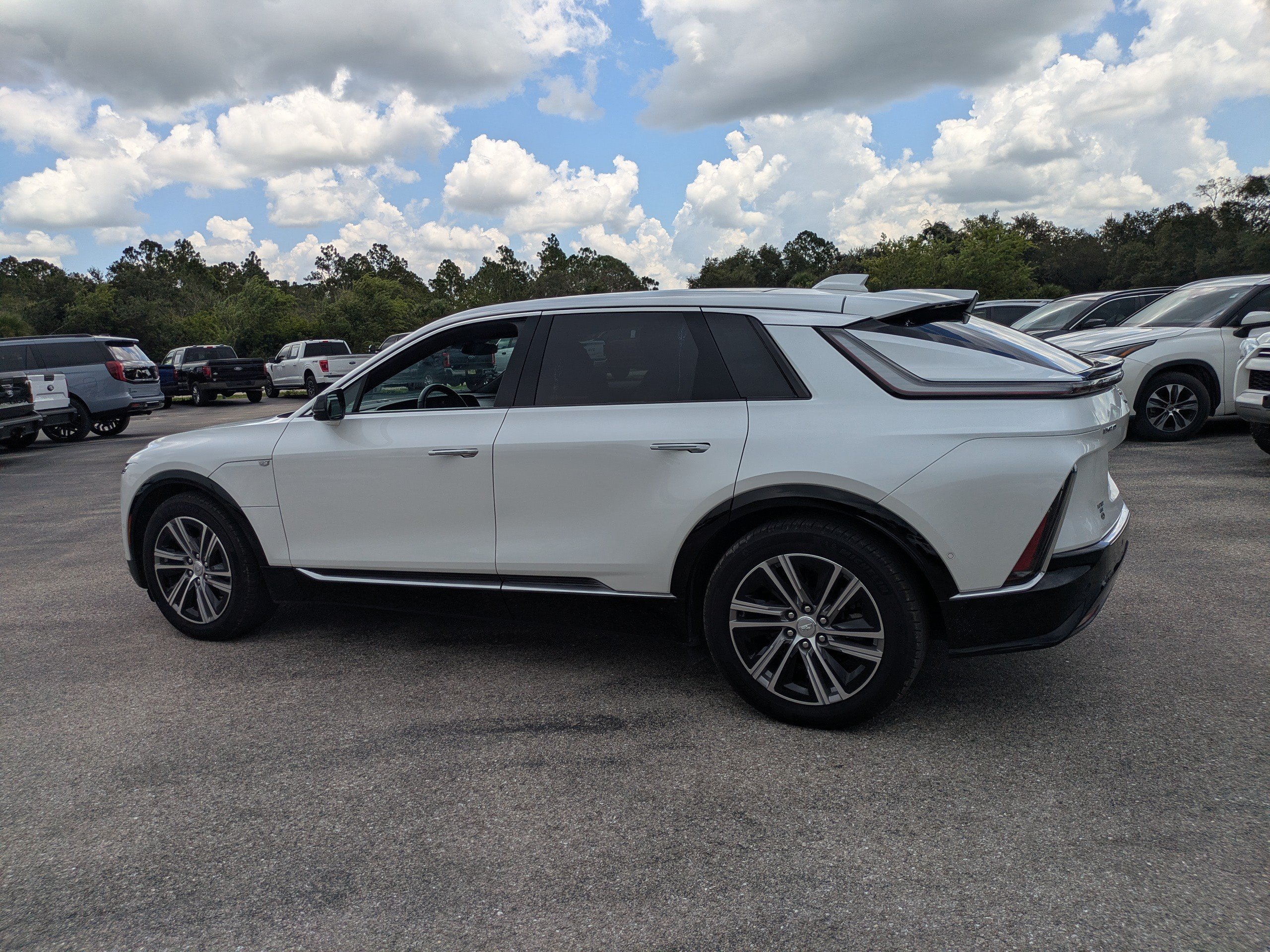 Used 2024 Cadillac Lyriq Luxury RWD image 6