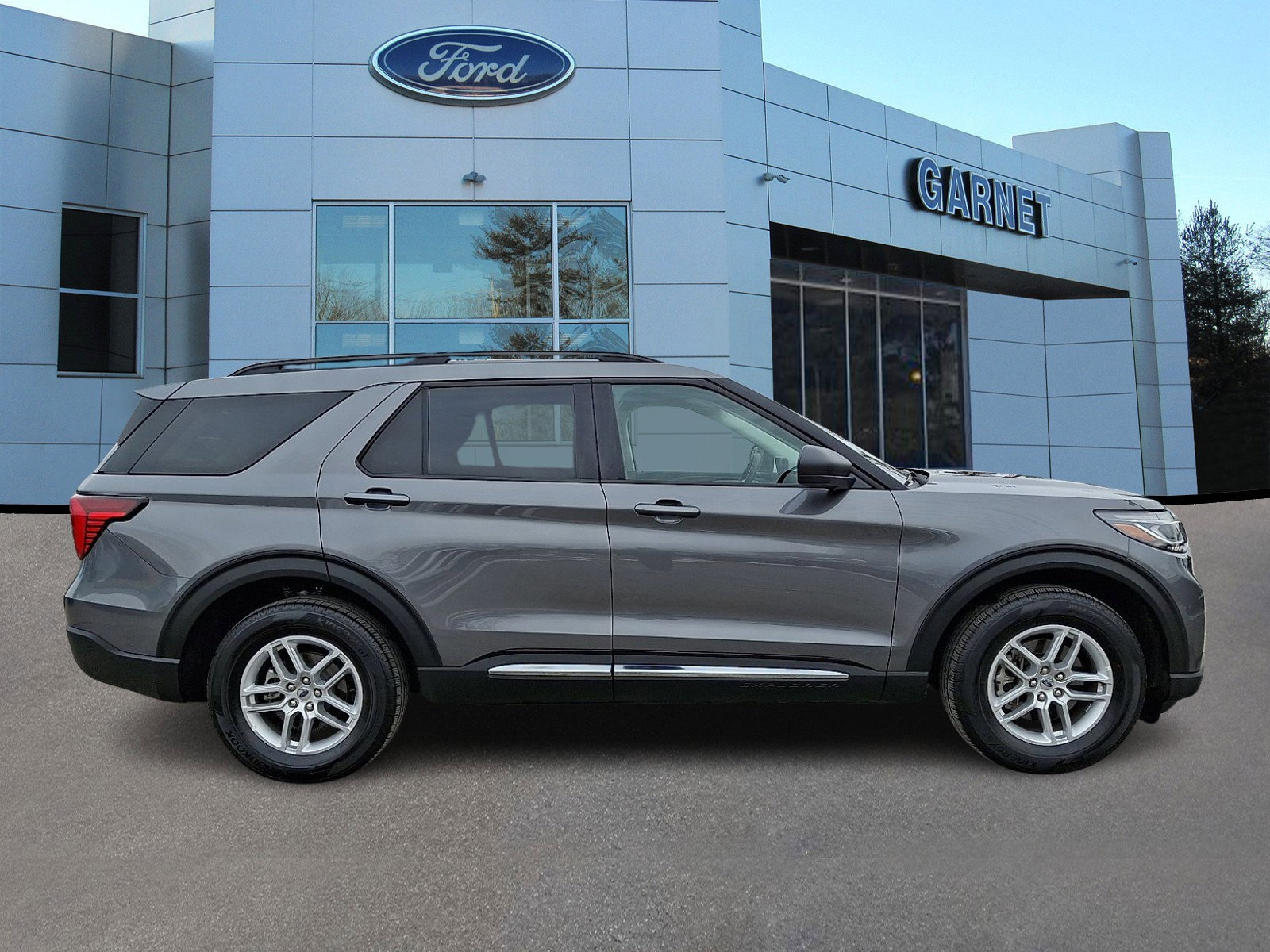 Certified 2025 Ford Explorer Active image 5