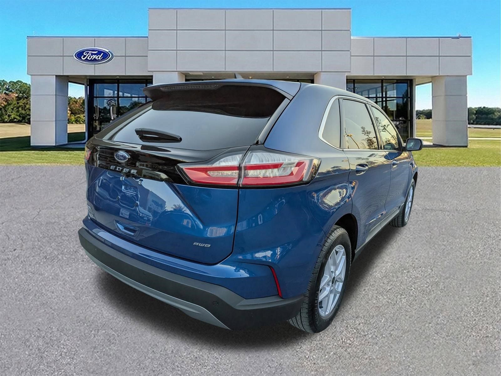 Certified 2023 Ford Edge SEL w/ Convenience Package AWD/4WD image 4