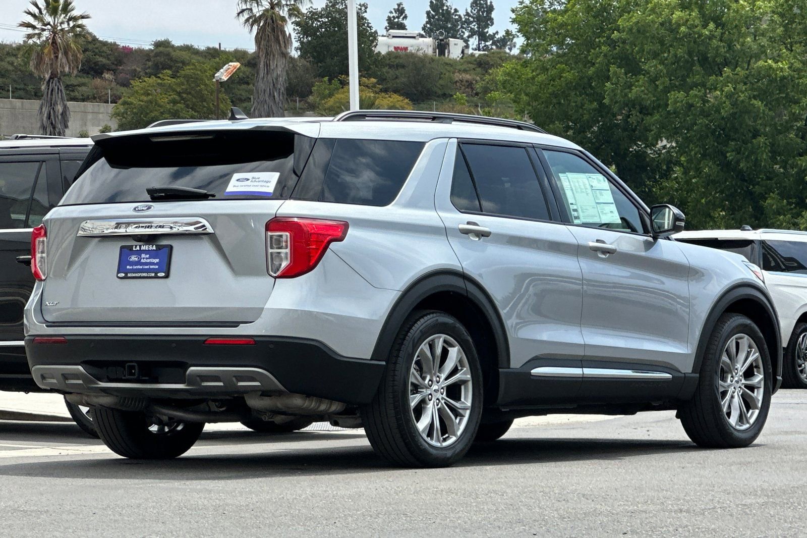 Certified 2022 Ford Explorer XLT w/ Equipment Group 202A RWD image 3
