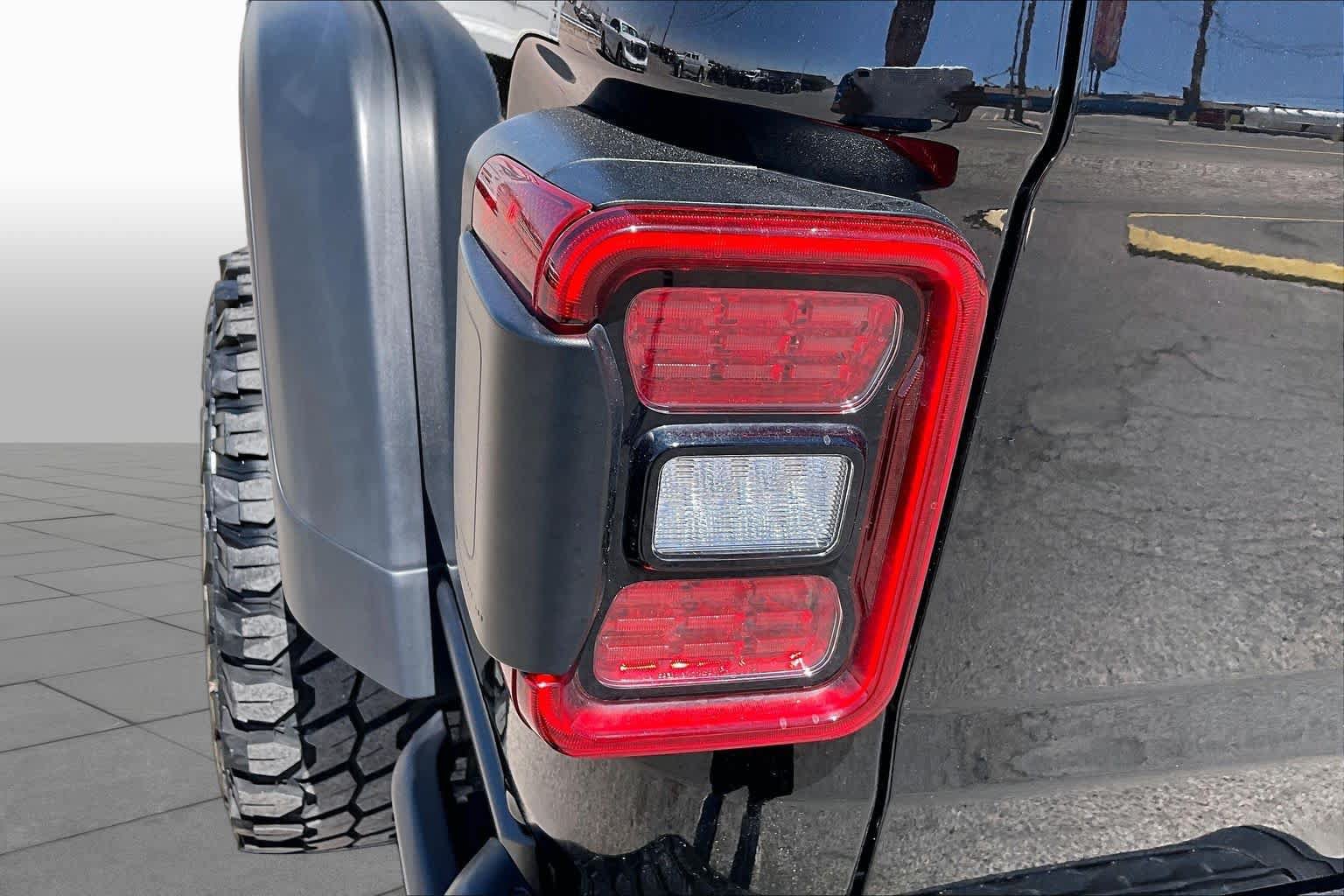 Used 2022 Jeep Gladiator Rubicon w/ LED Lighting Group AWD/4WD image 27