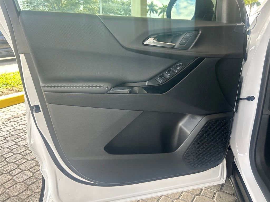 Used 2025 Chevrolet Equinox LT image 34