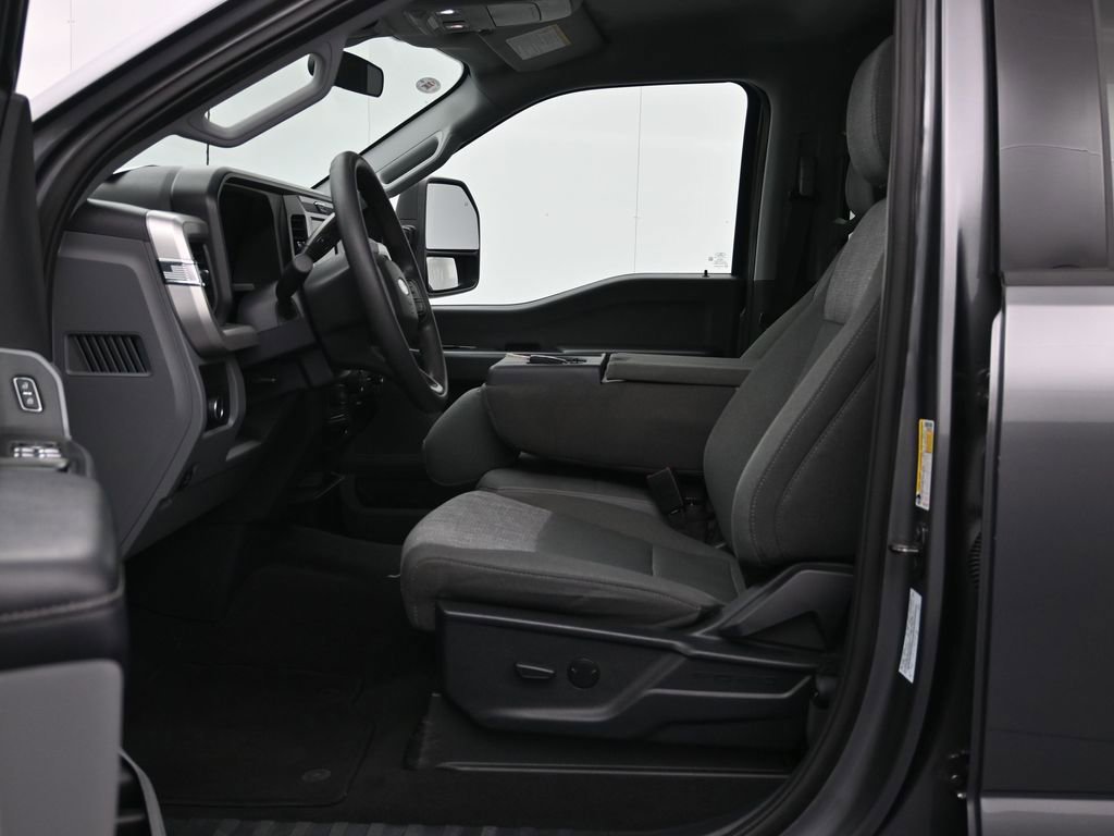Certified 2025 Ford F250 XLT image 32