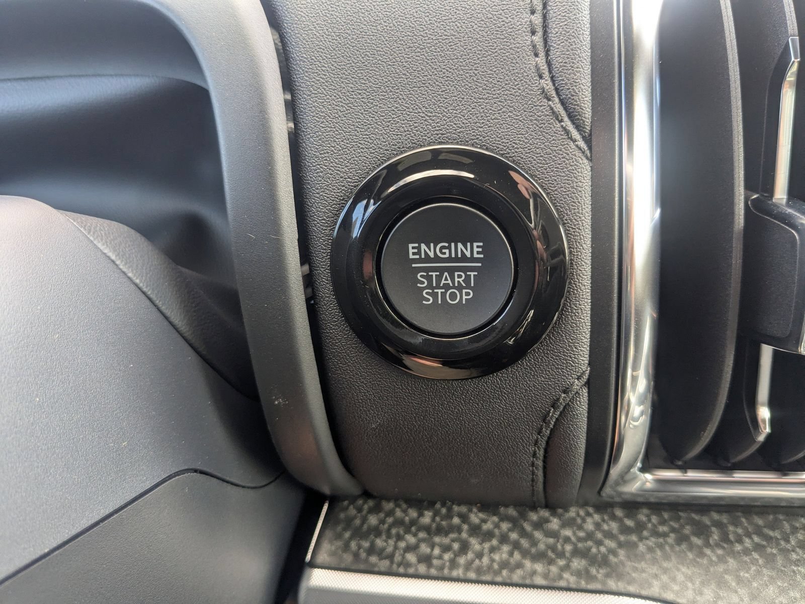 Certified 2025 Ford Expedition Tremor AWD/4WD image 33