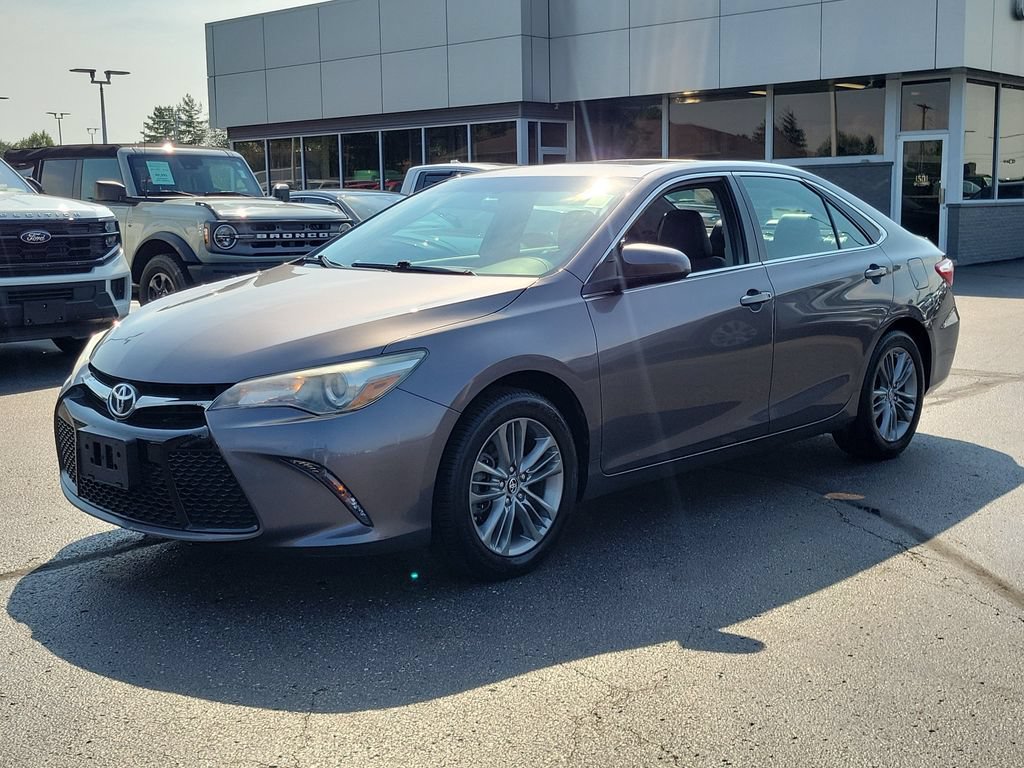 Used 2017 Toyota Camry SE w/ Moonroof Package FWD image 8