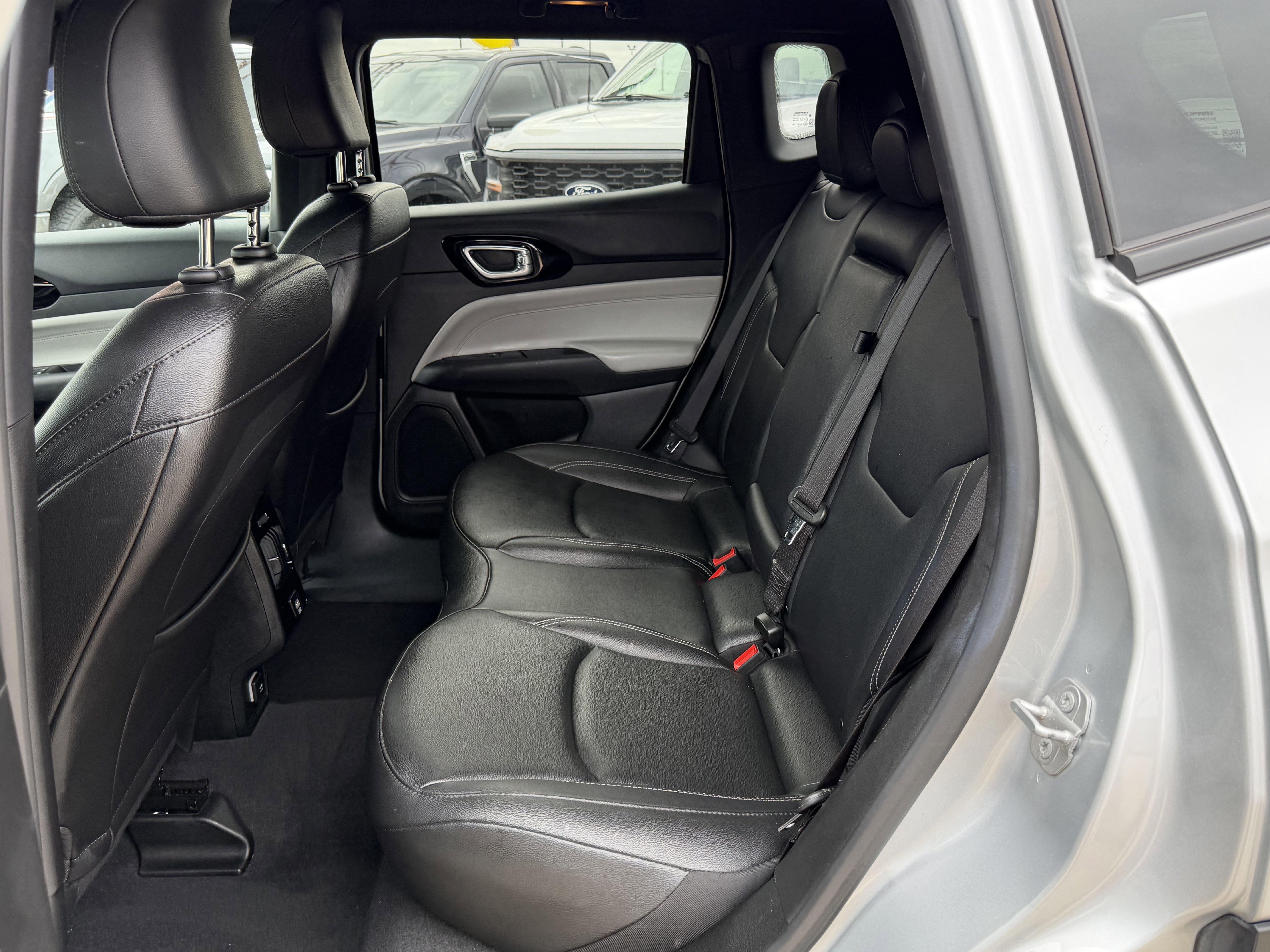 Used 2025 Jeep Compass Limited AWD/4WD image 12
