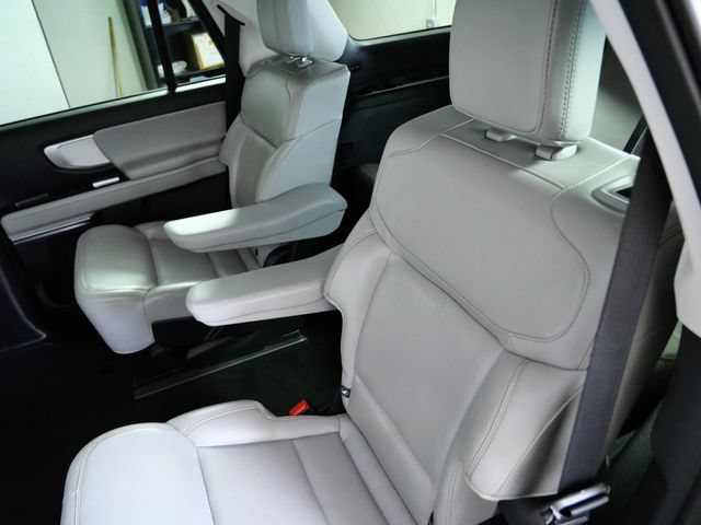 Certified 2025 Ford Expedition Active AWD/4WD image 14