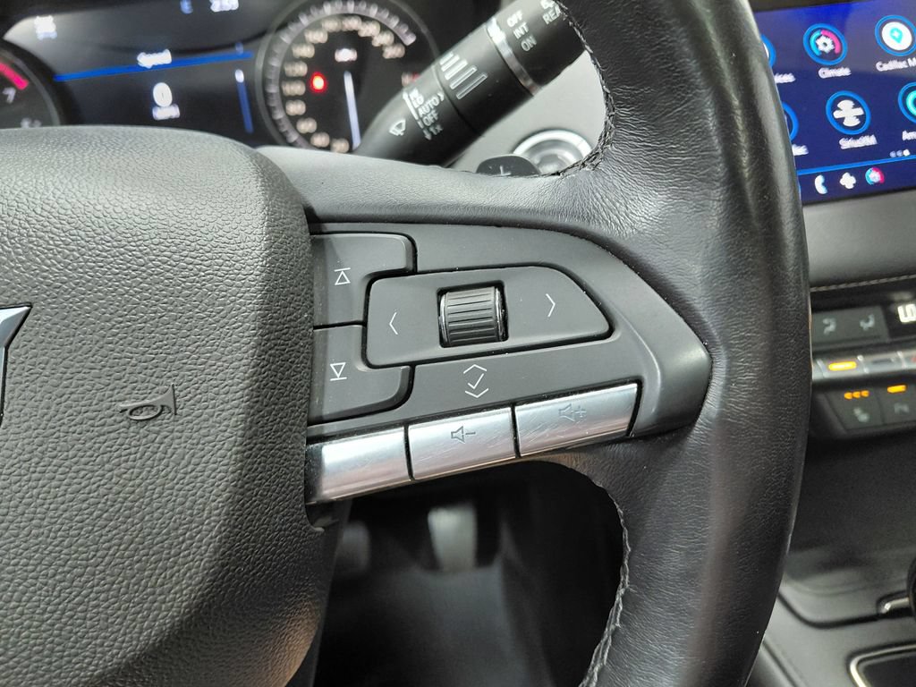 Used 2023 Cadillac XT4 Premium Luxury w/ Technology Package AWD/4WD image 39
