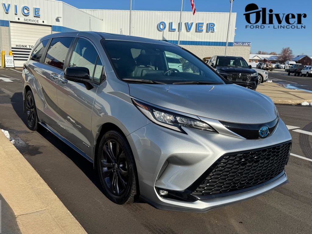 Used 2021 Toyota Sienna XSE image 1