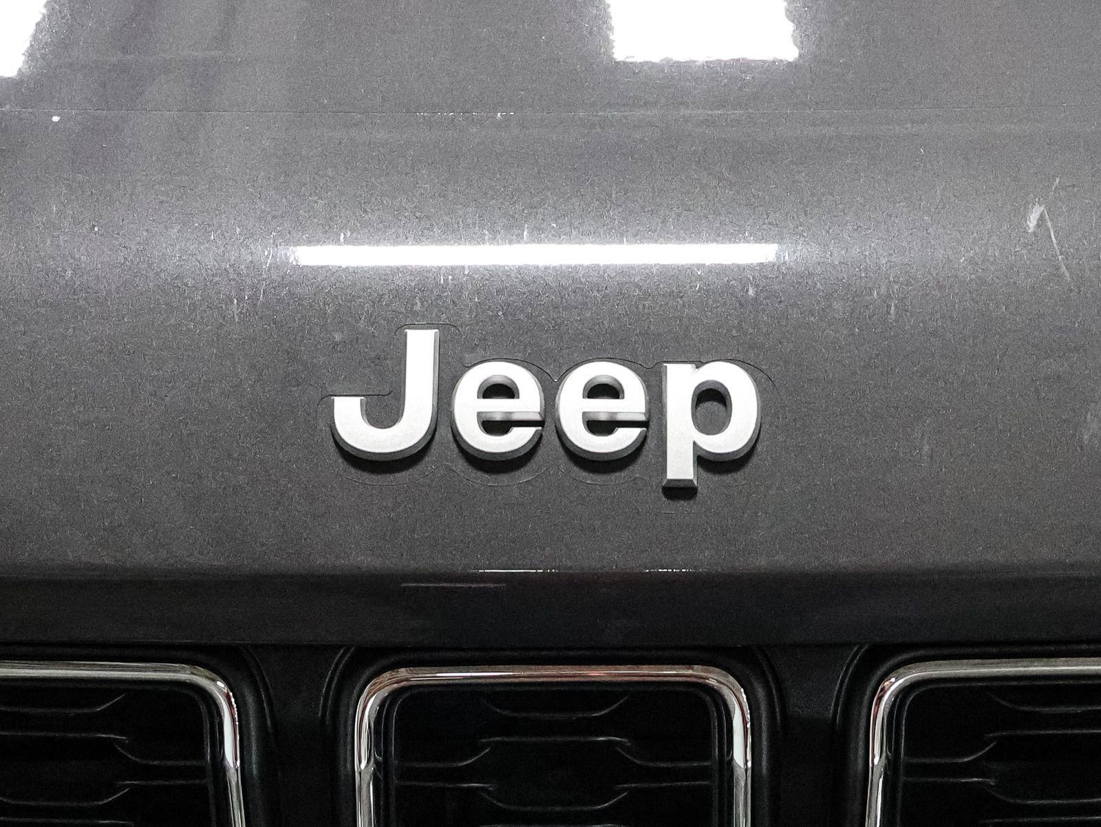 Used 2024 Jeep Grand Cherokee Laredo X w/ Luxury Tech Group I image 13