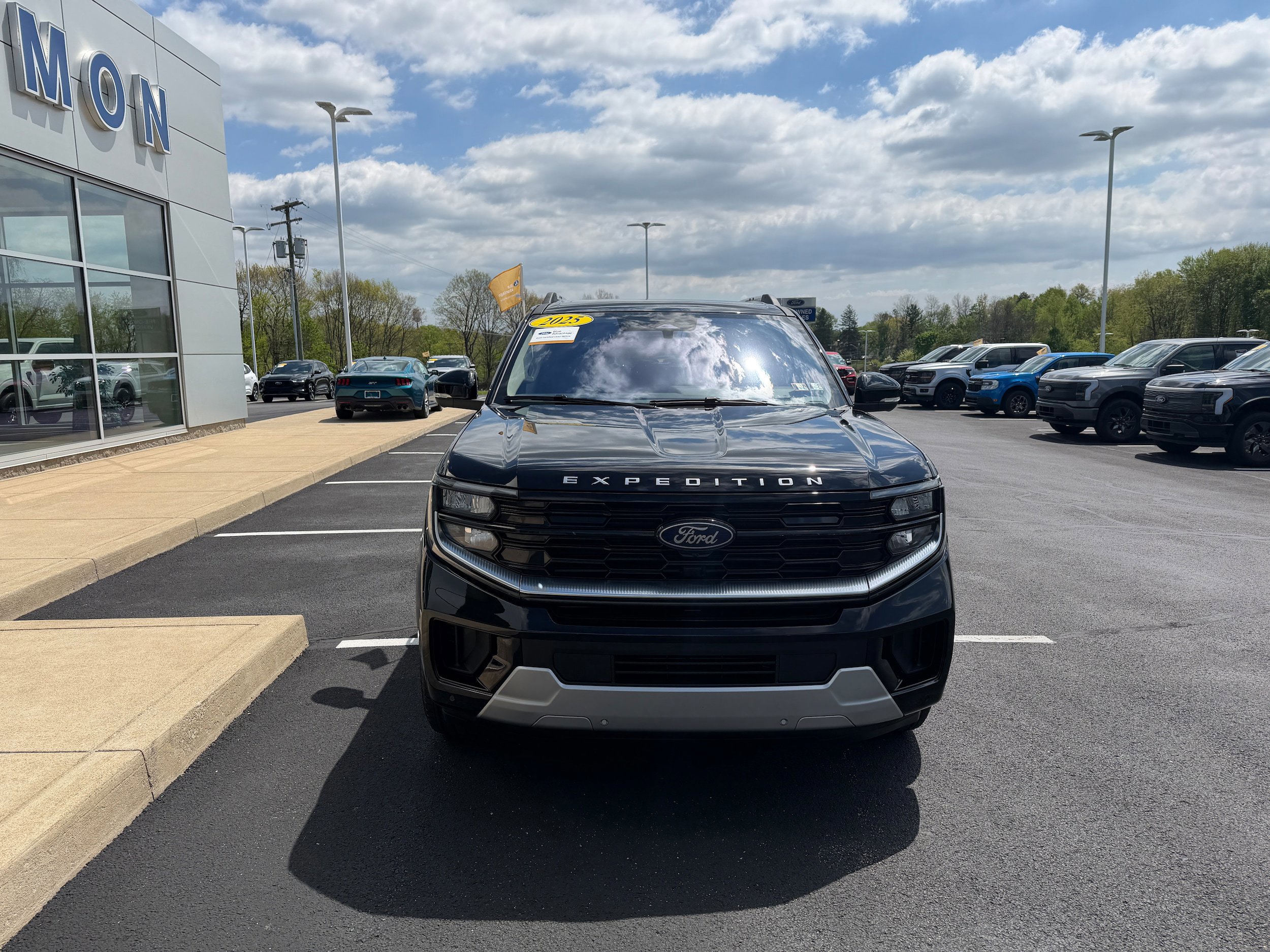 Certified 2025 Ford Expedition Platinum w/ Driver's Package AWD/4WD image 9