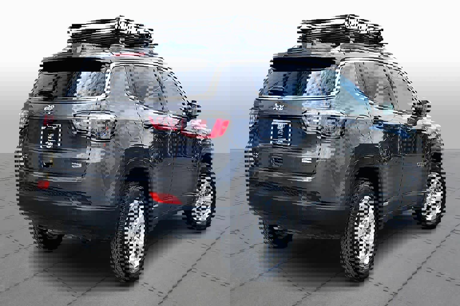 Used 2018 Jeep Compass Latitude w/ Popular Equipment Group image 3