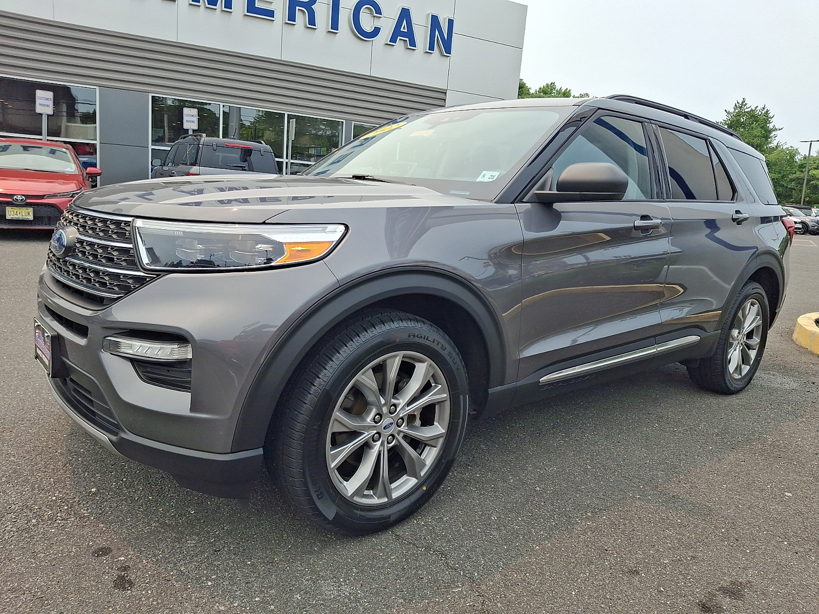 Certified 2022 Ford Explorer XLT w/ Equipment Group 202A AWD/4WD image 5