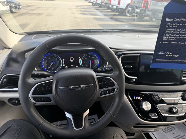 Used 2024 Chrysler Pacifica Touring-L FWD image 15