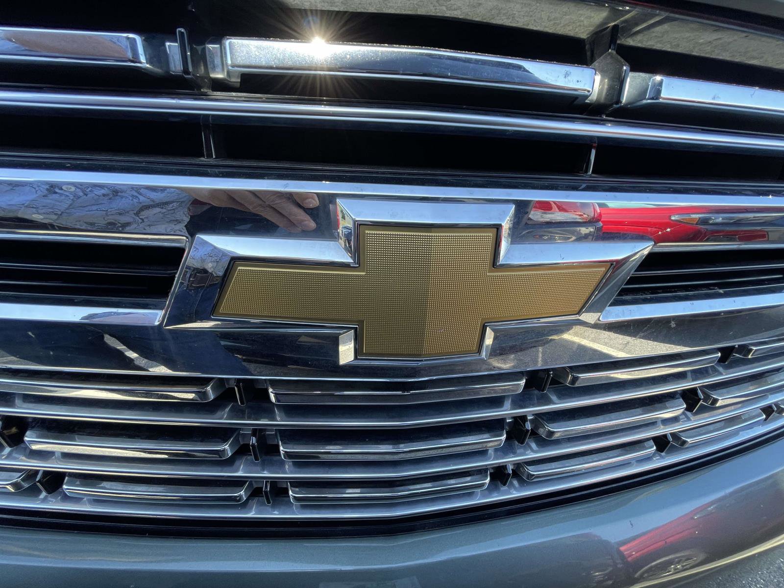 Used 2023 Chevrolet Suburban Premier RWD video 3