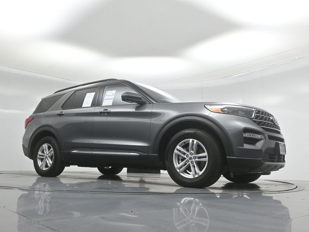 Certified 2023 Ford Explorer XLT w/ Equipment Group 202A image 4