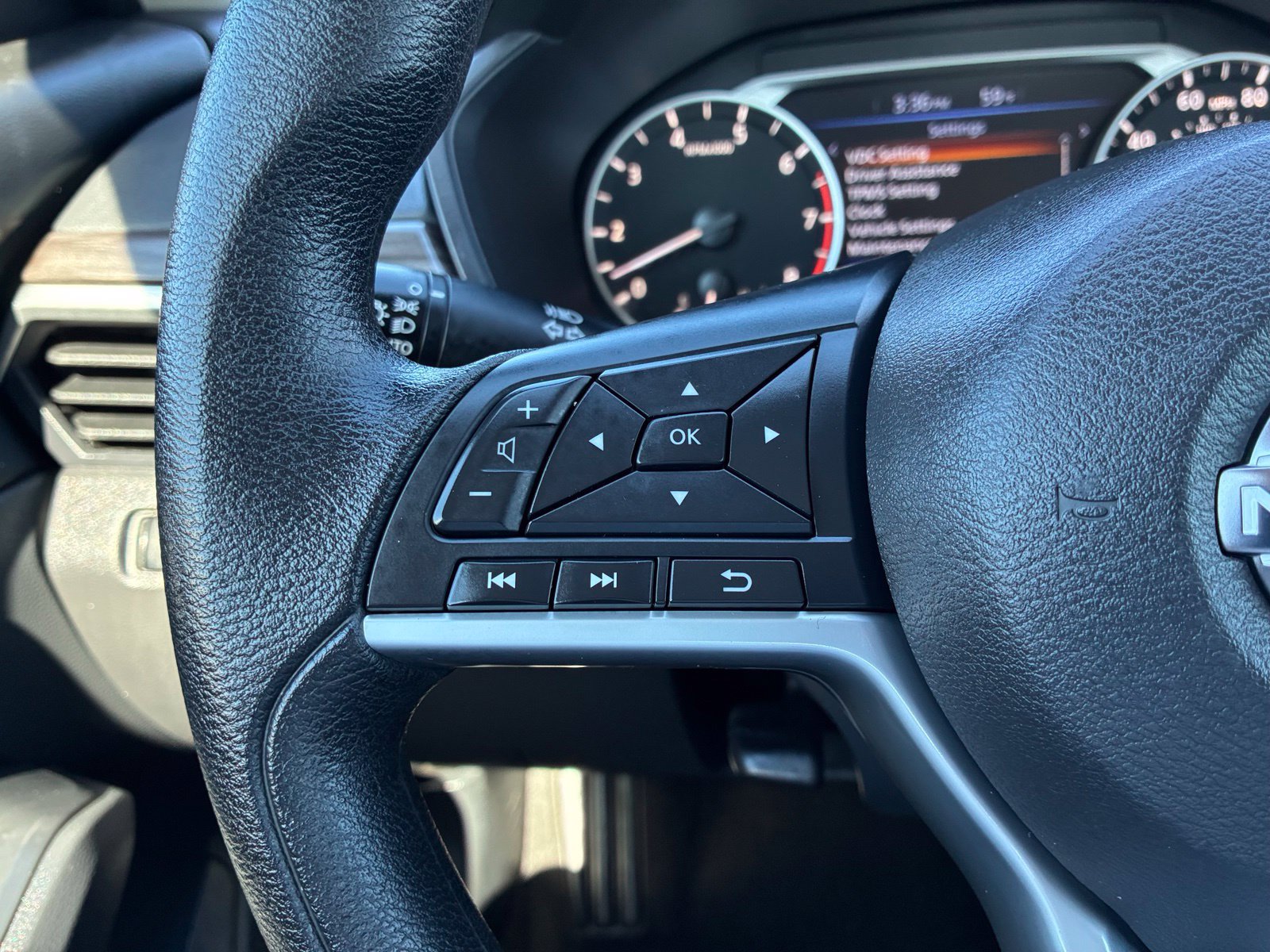 Used 2025 Nissan Altima 2.5 SV AWD/4WD image 25