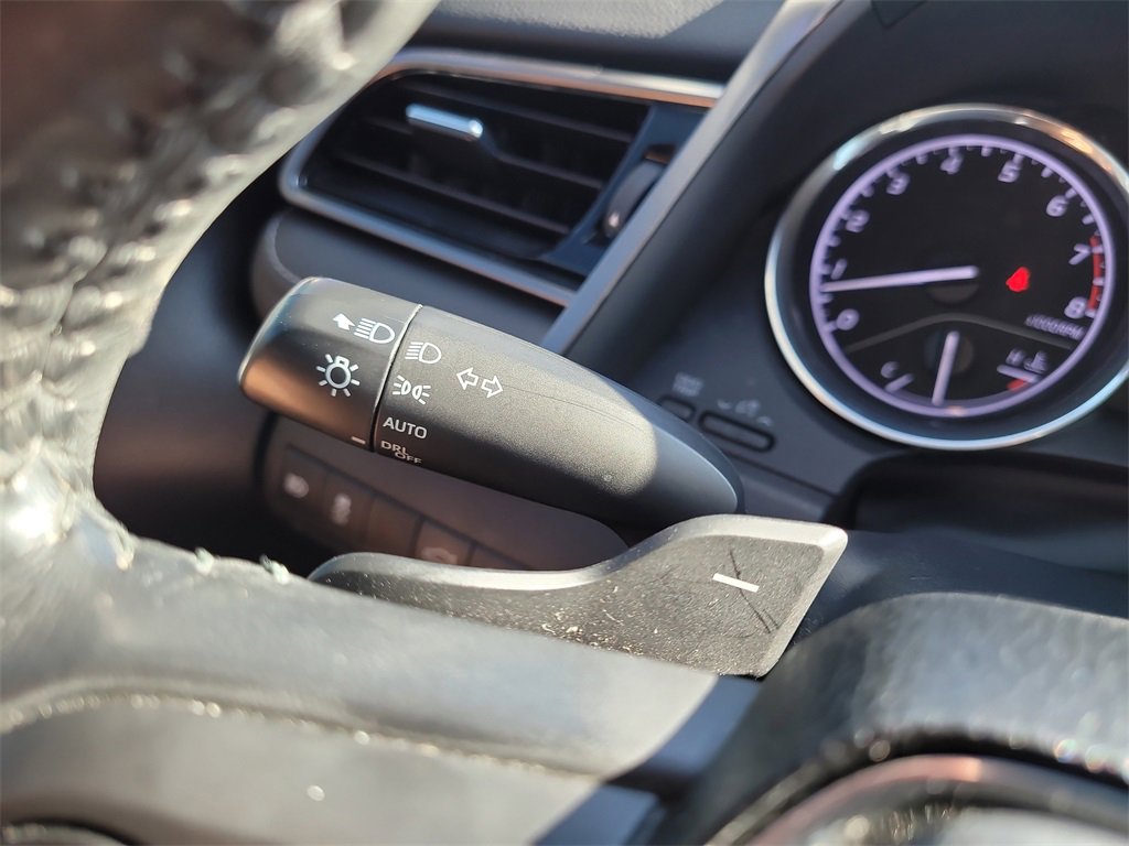 Used 2020 Toyota Camry SE image 28