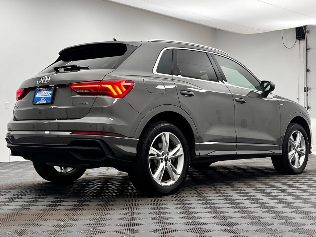 Used 2023 Audi Q3 2.0T Premium Plus w/ Premium Plus Package image 3