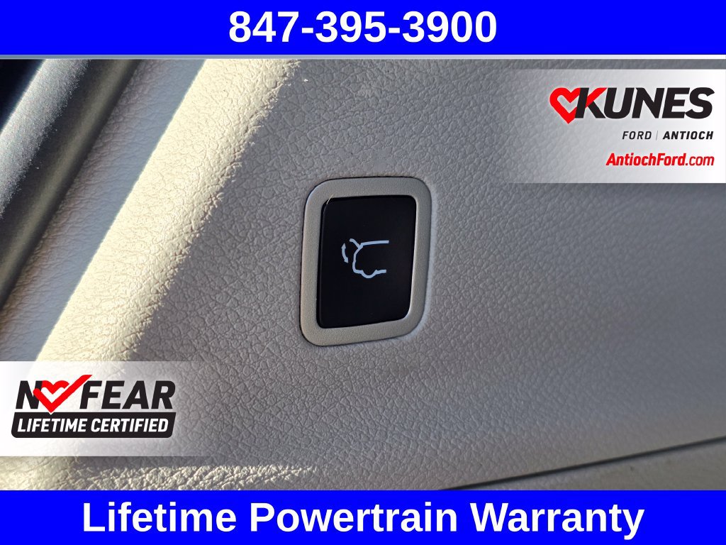 Used 2024 Chrysler Pacifica Touring-L FWD image 27