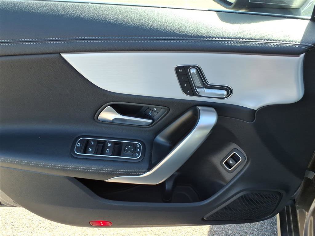 Used 2025 Mercedes-Benz CLA 250 image 8