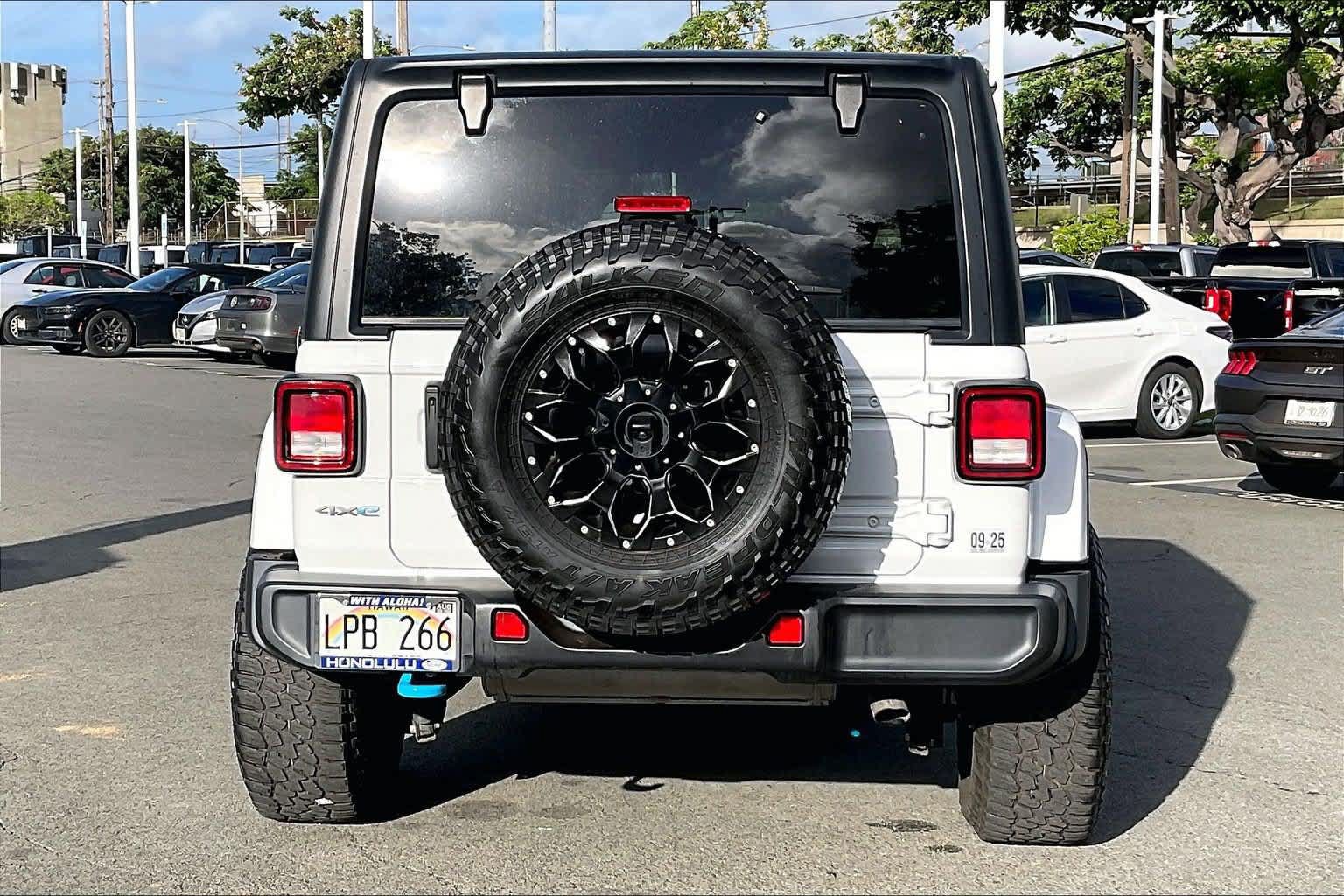 Used 2024 Jeep Wrangler Unlimited w/ Dual Top Group AWD/4WD image 5