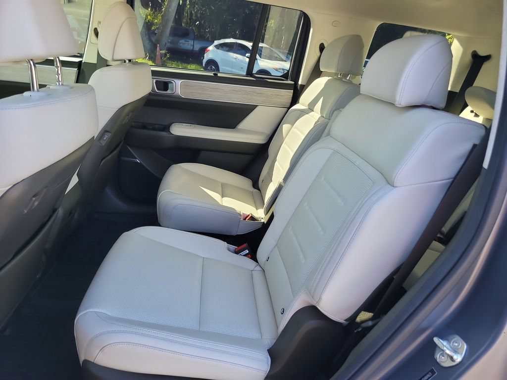 Used 2025 Hyundai Santa Fe Calligraphy FWD image 11