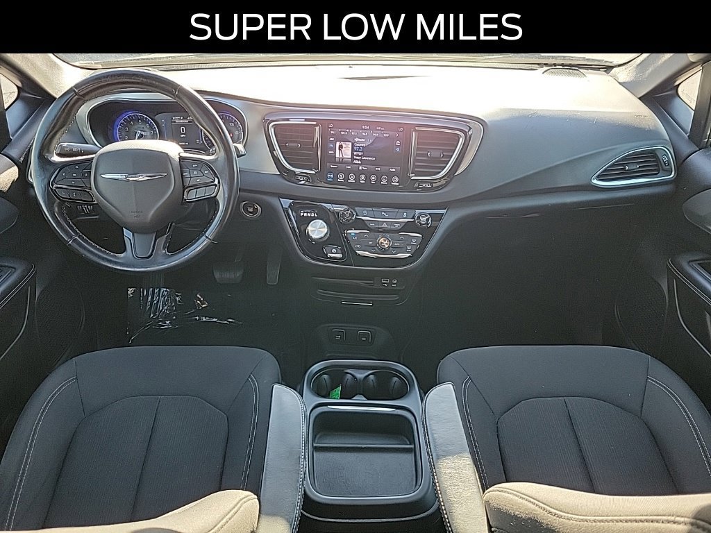 Used 2018 Chrysler Pacifica Touring Plus w/ S Appearance Package FWD image 9