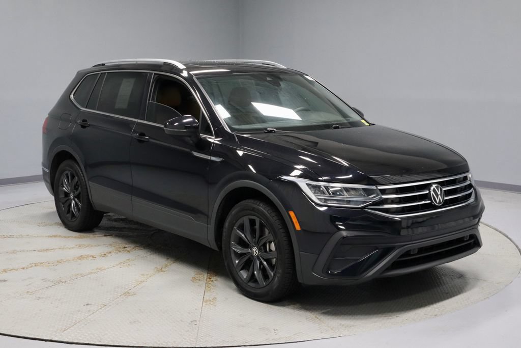 Used 2024 Volkswagen Tiguan SE w/ Panoramic Sunroof Package AWD/4WD image 1