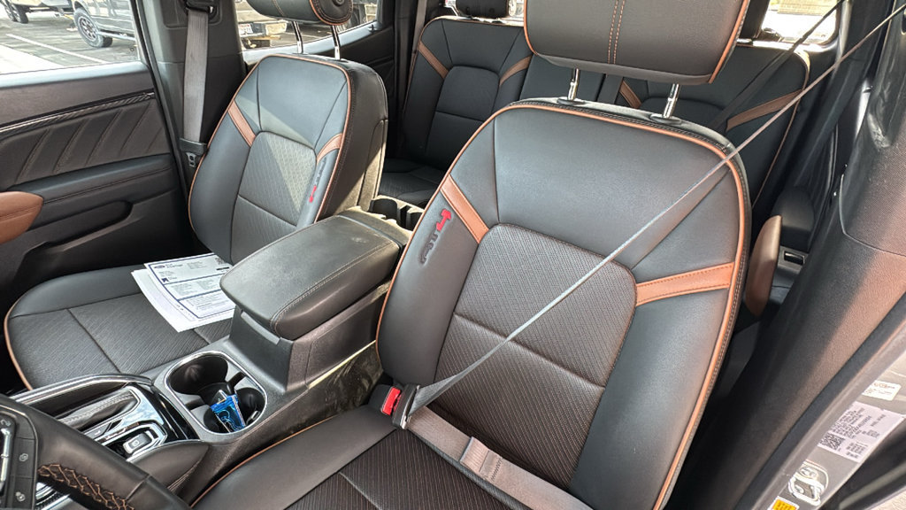 Used 2025 GMC Canyon AT4 w/ Technology Plus Package AWD/4WD image 23