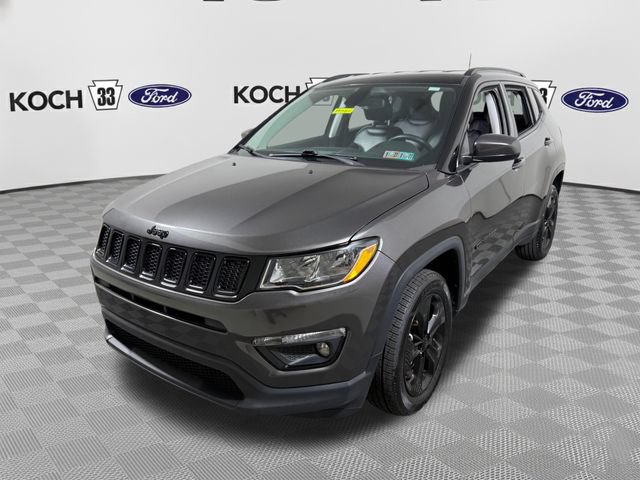 Used 2018 Jeep Compass Latitude w/ Popular Equipment Group AWD/4WD image 3