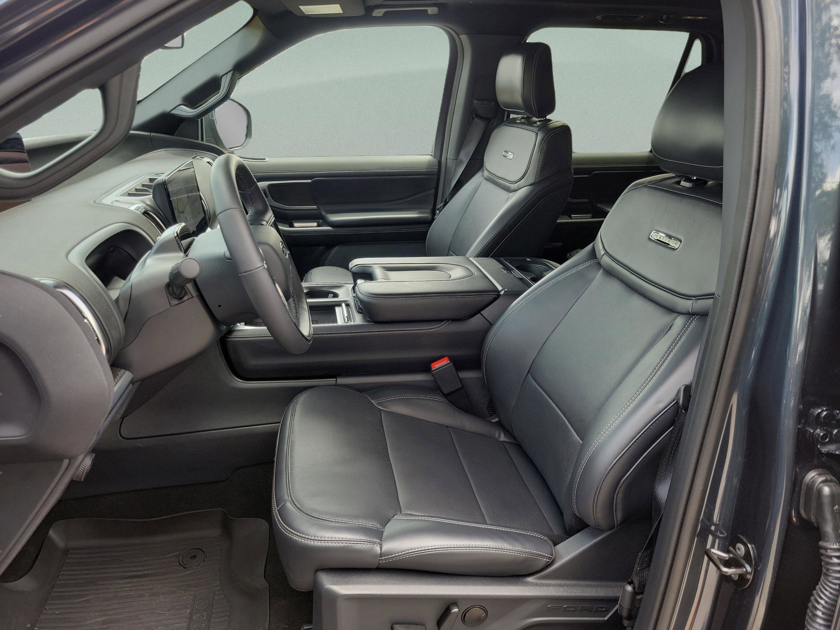 Certified 2025 Ford Expedition Platinum w/ Stealth Performance Package AWD/4WD image 17