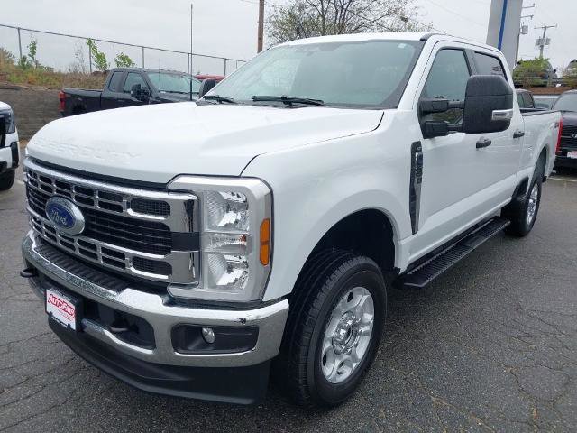 Certified 2025 Ford F250 XLT w/ Snow Plow Prep Package AWD/4WD image 4