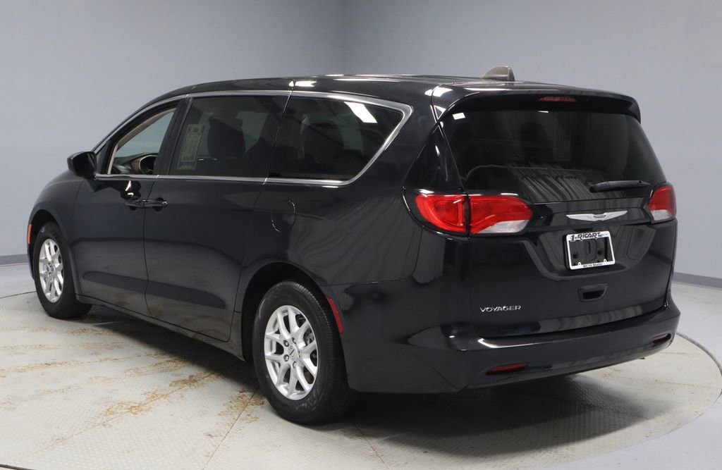 Used 2023 Chrysler Voyager LX FWD image 9