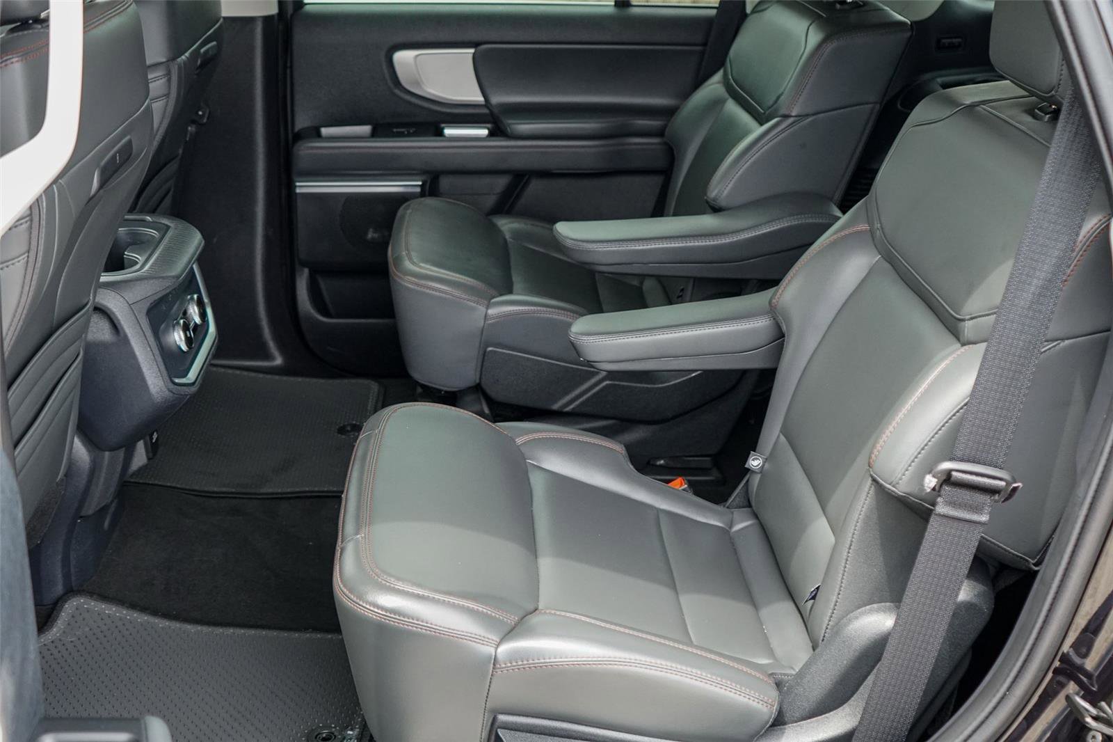 Certified 2025 Ford Expedition Active AWD/4WD image 22